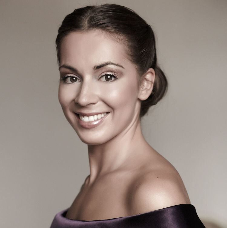 adriana-kucerova-d8442b26-eab0-44df-994f-ae4e3c92a54-resize-750